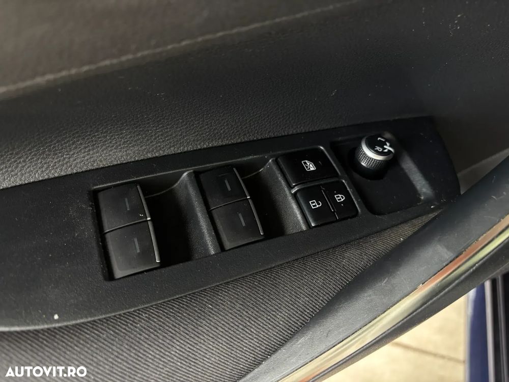 Toyota Corolla 1.8 HSD Business - 26