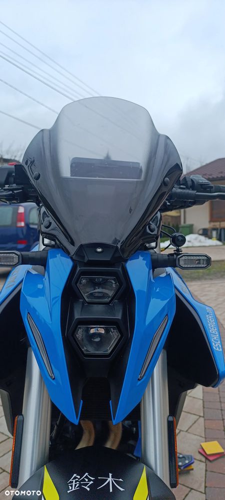 Suzuki GSX - 16