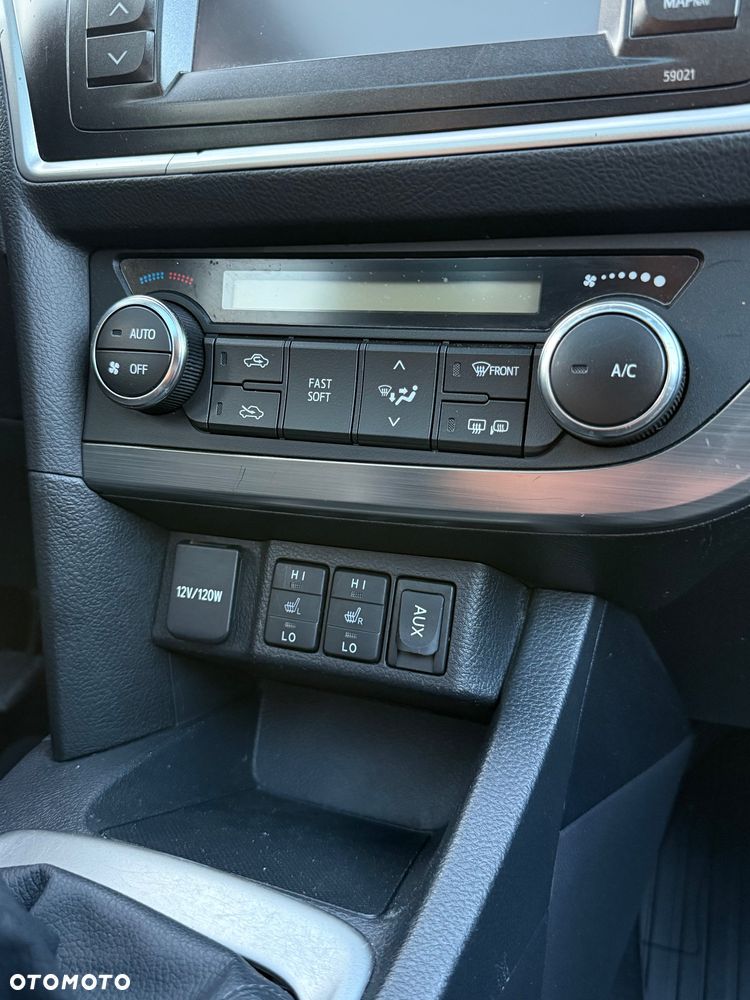Toyota Auris 2.0 D-4D Premium Comfort - 24