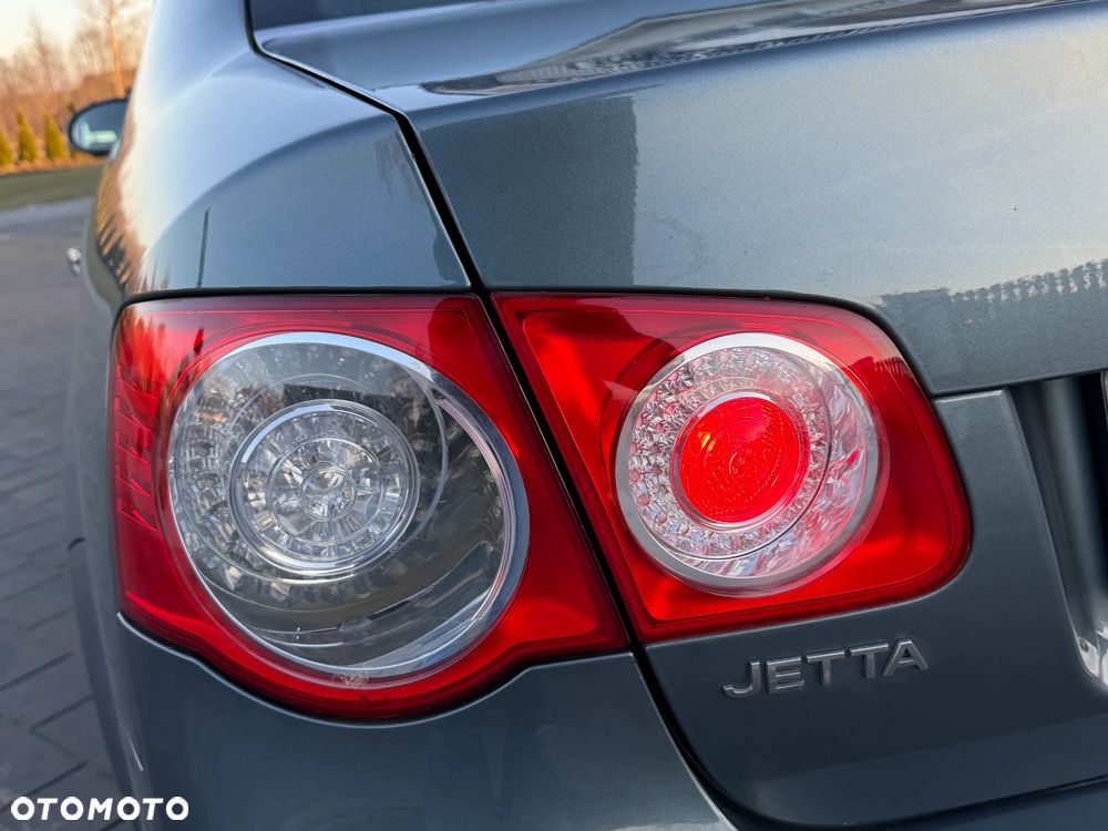 Volkswagen Jetta - 24