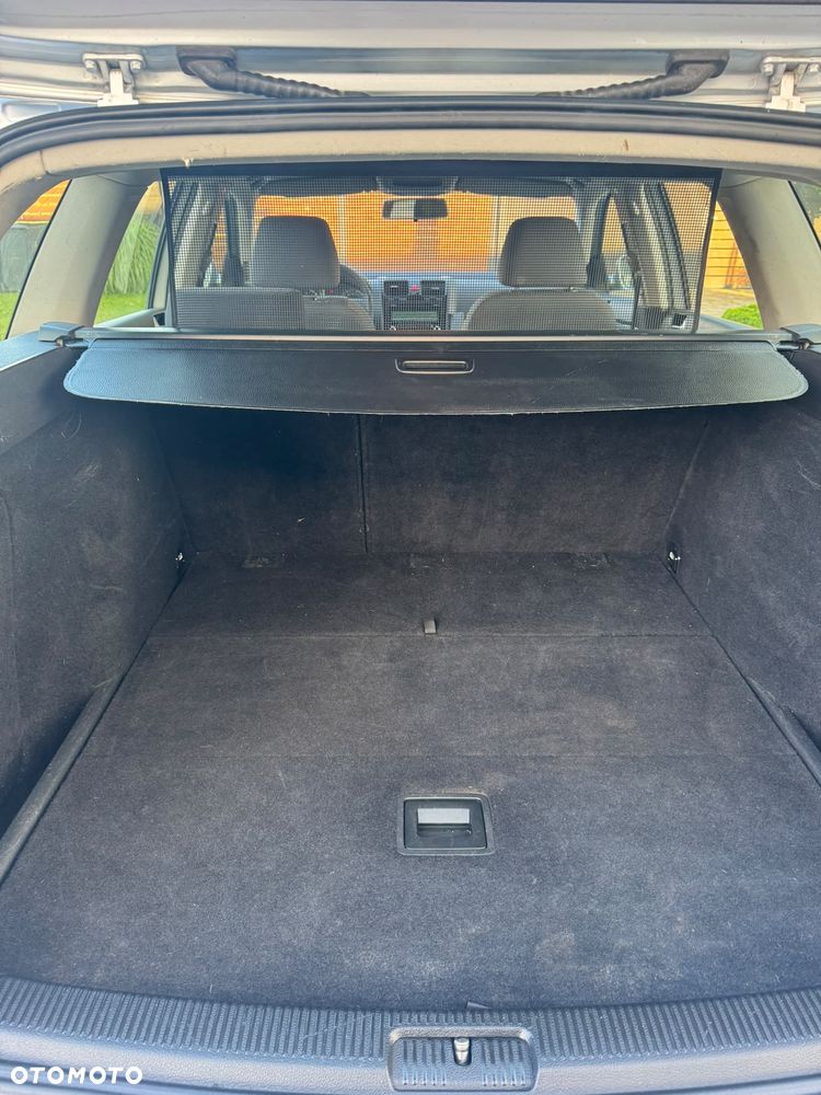 Volkswagen Golf 1.9 TDI DPF Comfortline - 20
