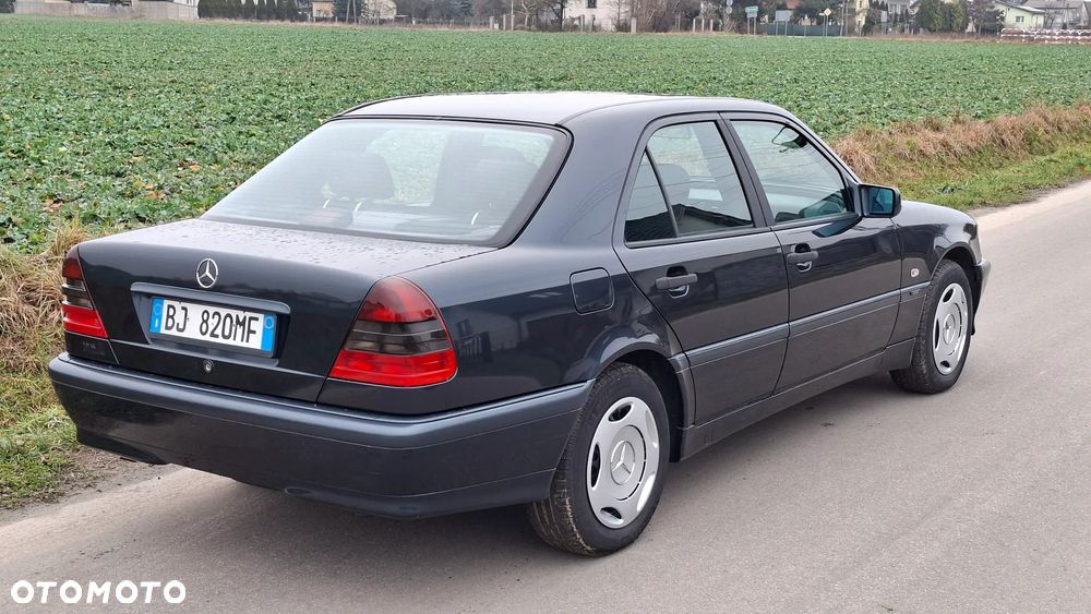 Mercedes-Benz Klasa C 180 Classic - 21