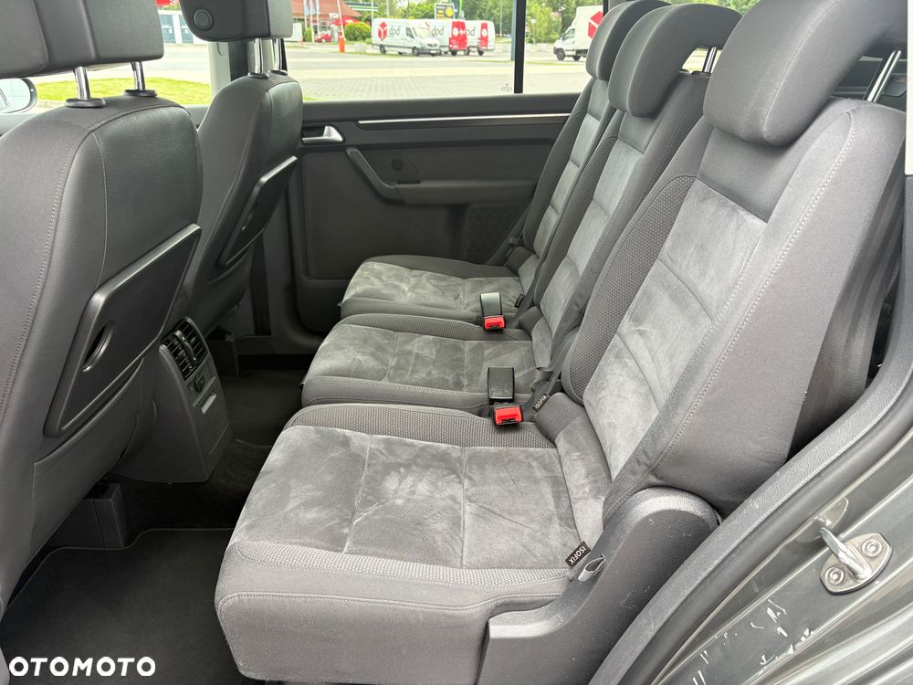 Volkswagen Touran 1.6 TDI DPF BlueMotion Technology Highline - 24