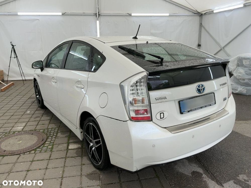 Toyota Prius (Hybrid) Life - 3