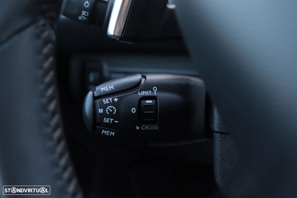 Peugeot 308 1.2 PureTech Allure Pack EAT8 - 24