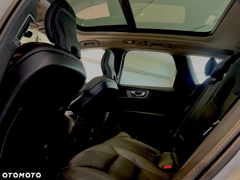 Volvo XC 60 B5 B AWD Plus Dark - 25