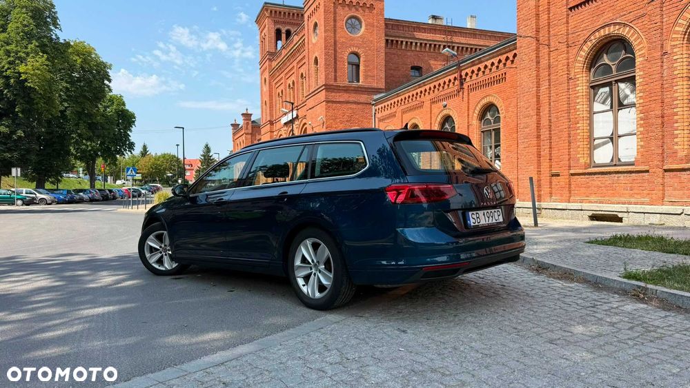 Volkswagen Passat - 1