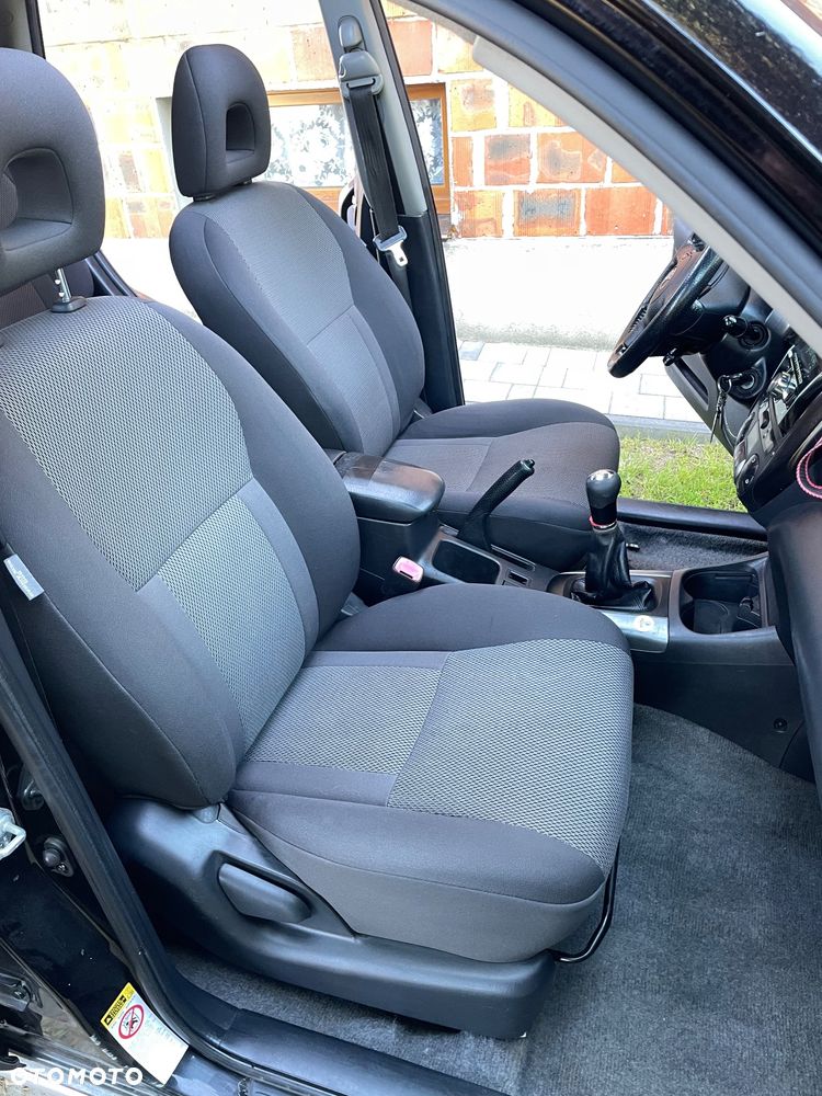 Toyota RAV4 2.0 D-4D 4x4 - 32