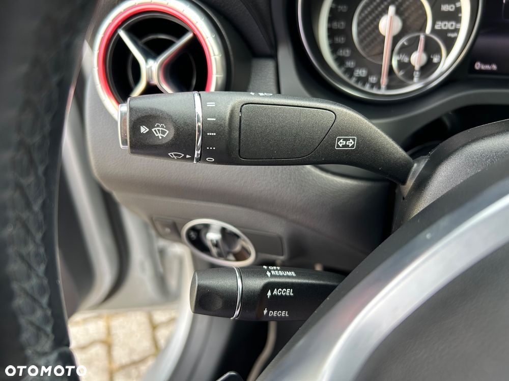 Mercedes-Benz CLA 45 AMG 4Matic 7G-DCT - 26