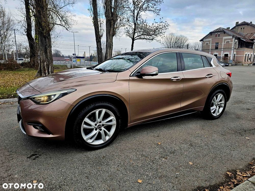 Infiniti Q30 1.6t Premium - 9