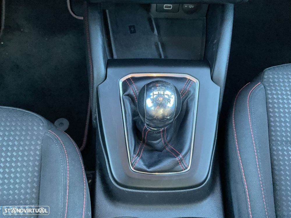 Ford Focus SW 1.0 EcoBoost MHEV ST-Line - 30