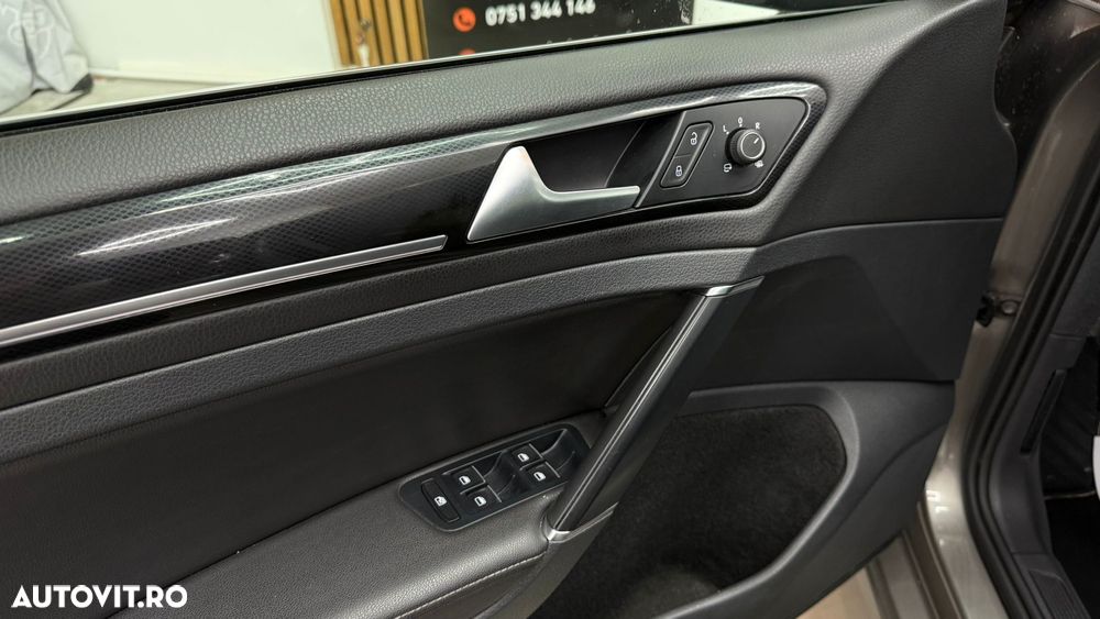 Volkswagen Golf - 23