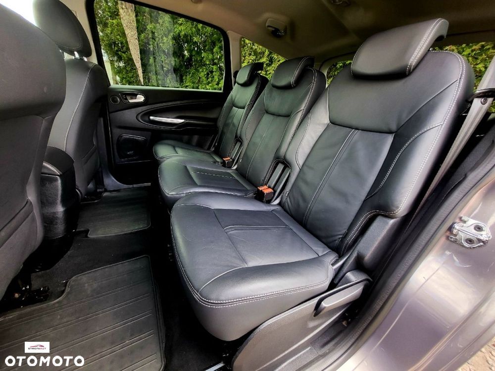 Ford S-Max - 17