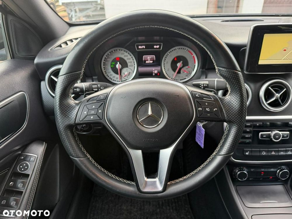 Mercedes-Benz Klasa A 180 (BlueEFFICIENCY) 7G-DCT AMG Sport - 6
