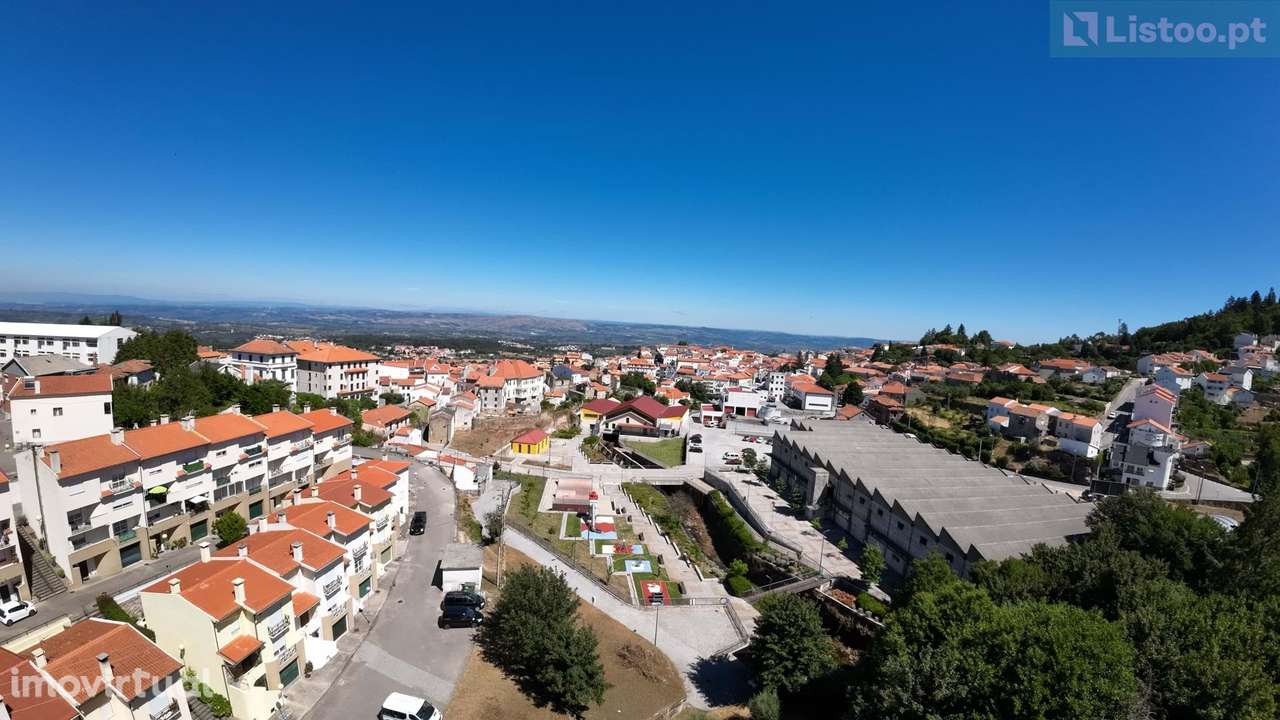 Moradia T4 a 40km da Serra da Estrela - Grande imagem: 2/41