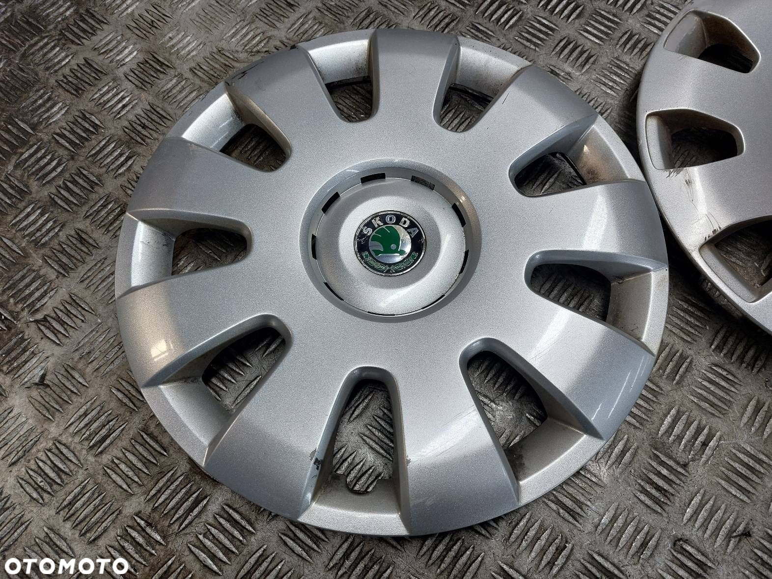 KOŁPAK 15" 2 SZTUKI SKODA OCTAVIA II 1Z0601147 1U0601147G - 2