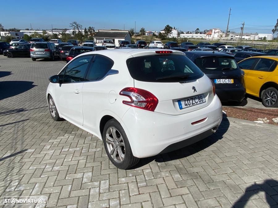 Peugeot 208 e-HDi 92 Stop&Start Style - 3