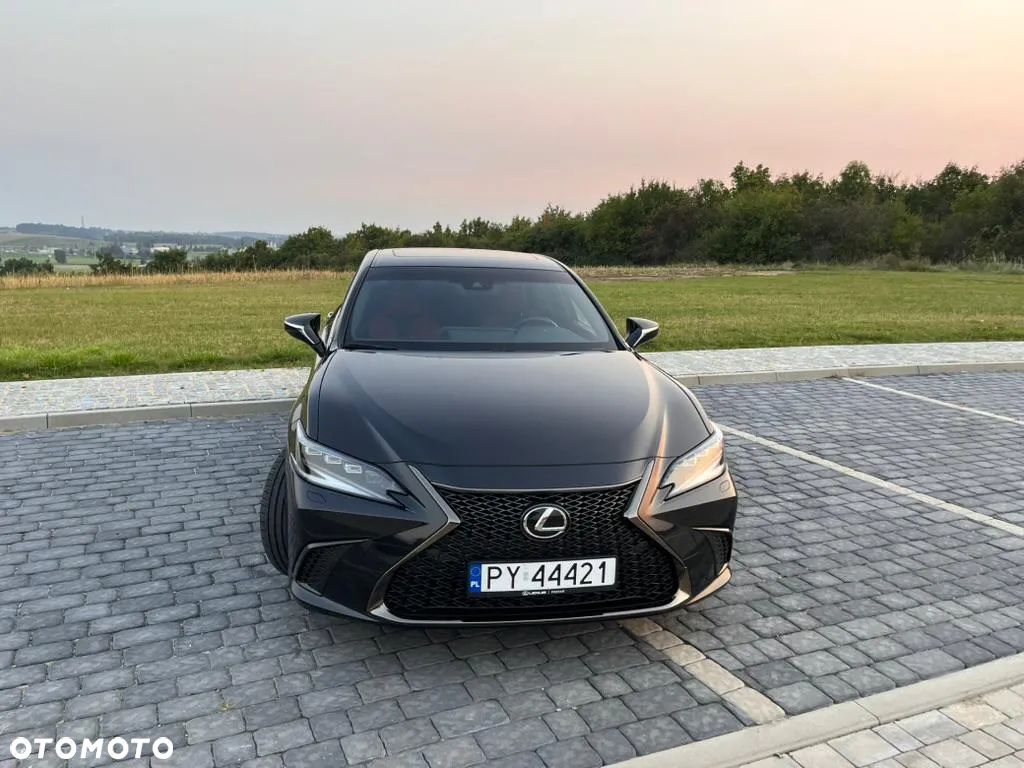 Lexus ES 300h F Sport Edition - 4
