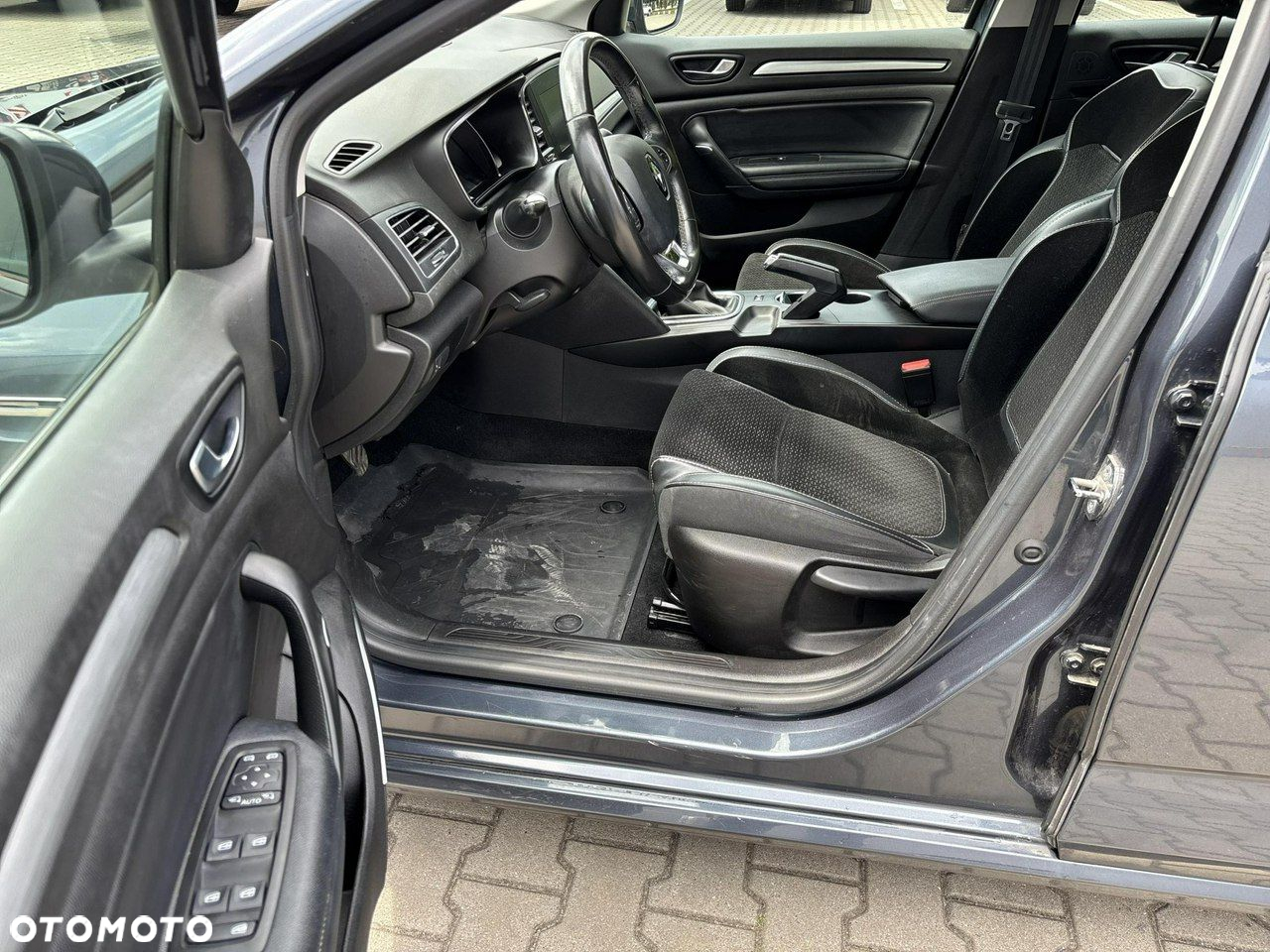 Renault Megane 1.5 Blue dCi Intens - 11