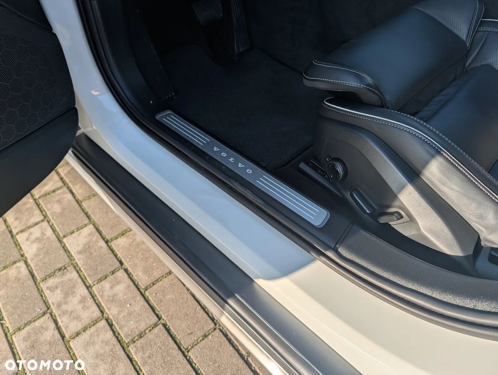 Volvo V90 Cross Country - 28