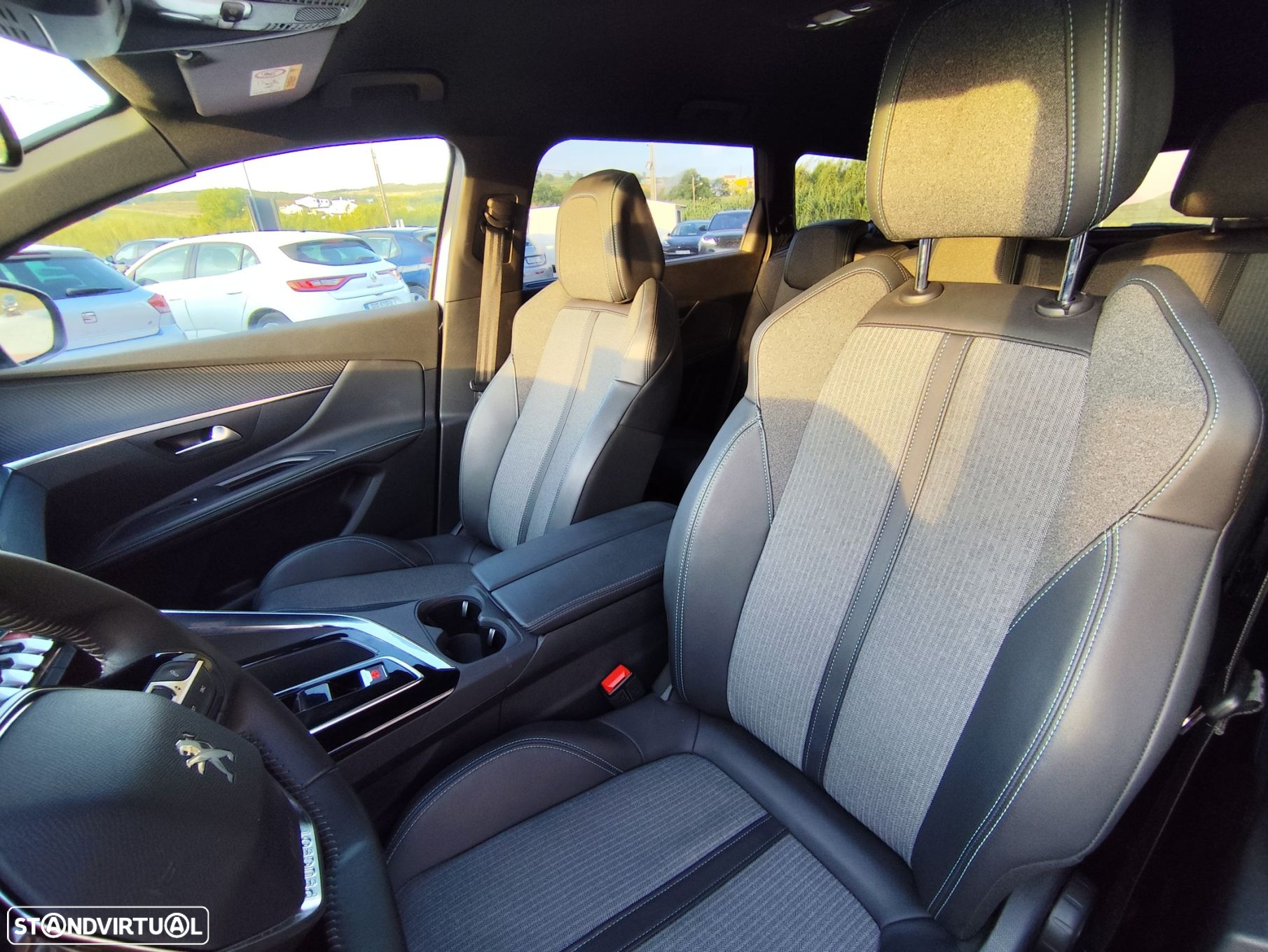 Peugeot 5008 1.2 PureTech Allure Pack EAT8 - 28