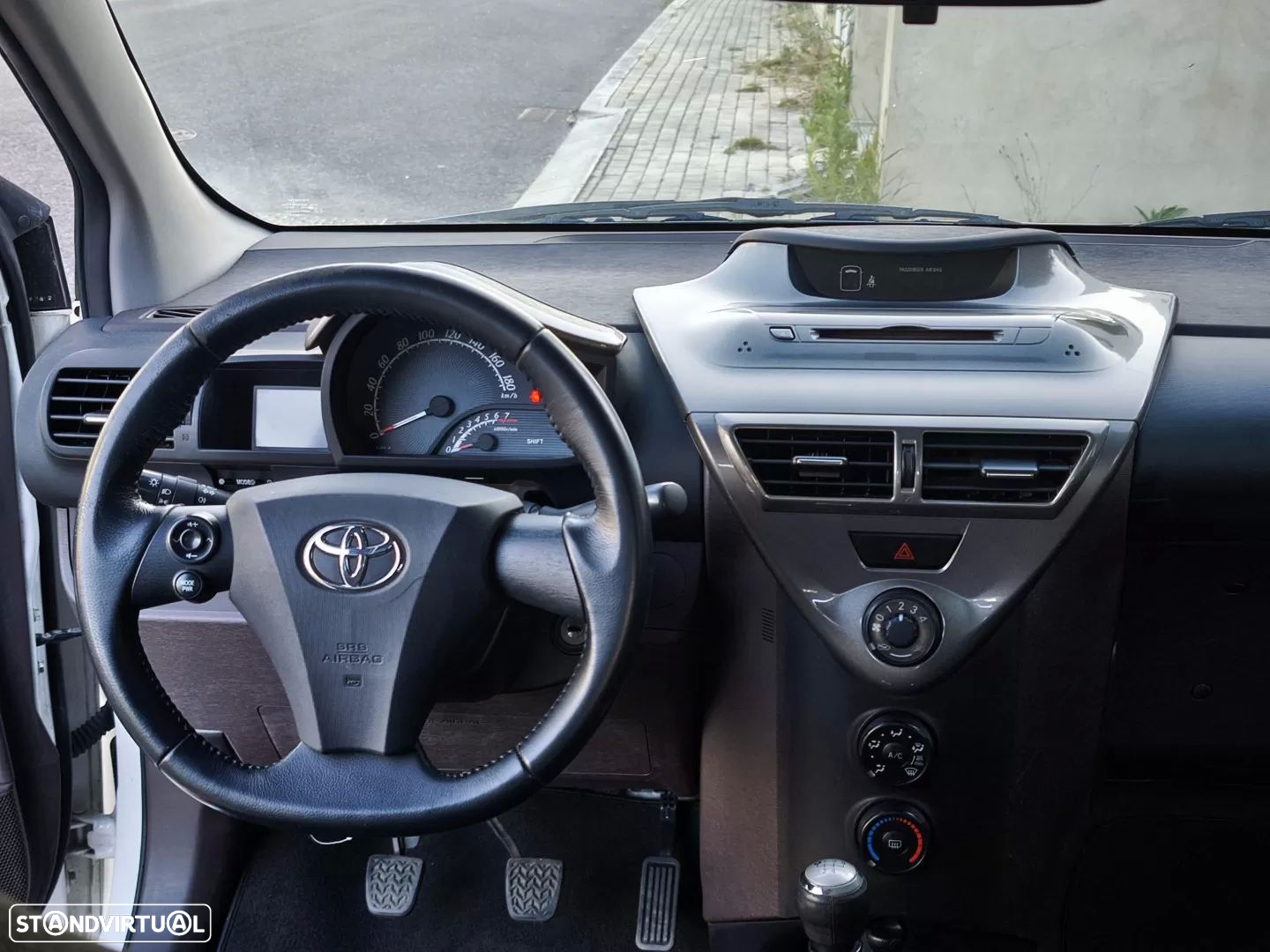 Toyota iQ 1.0 VVT-i - 9