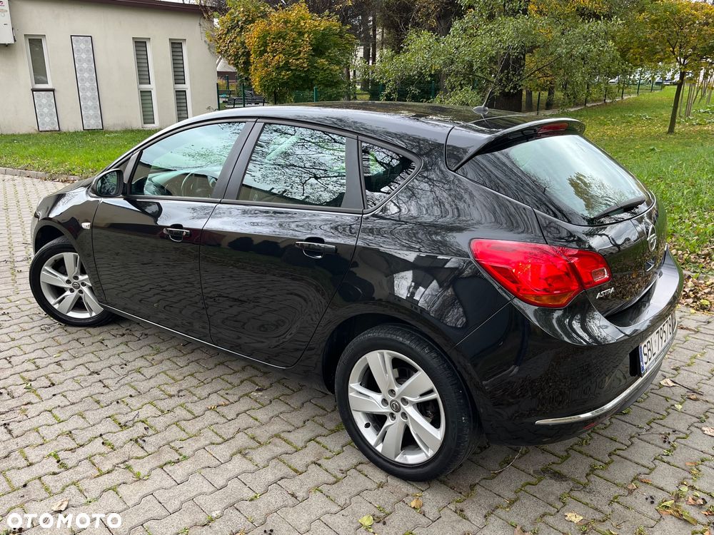 Opel Astra 1.4 Turbo Design Edition - 11