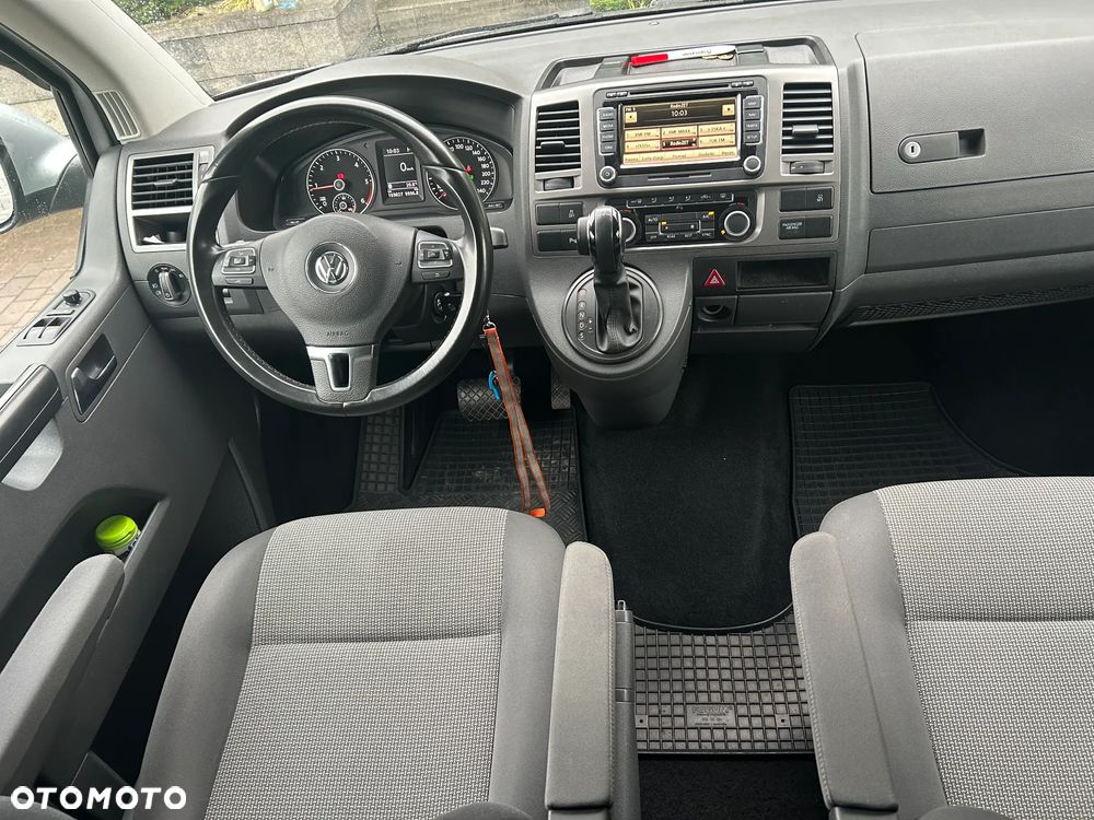 Volkswagen Caravelle - 9