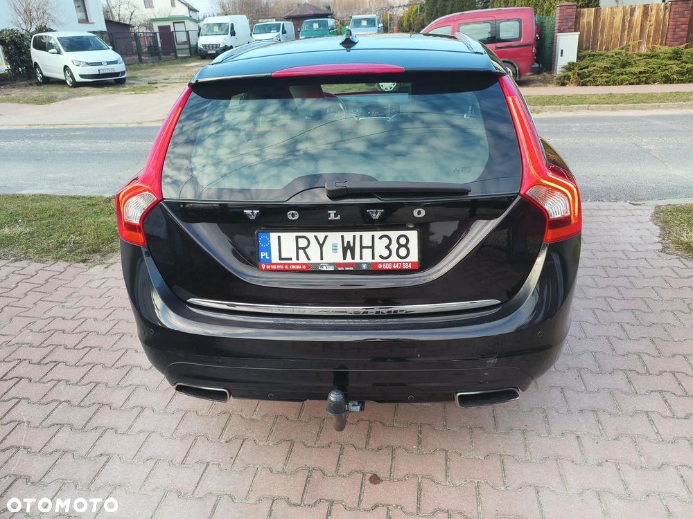 Volvo V60 D6 AWD Plug-in Hybrid R-Design Momentum - 22