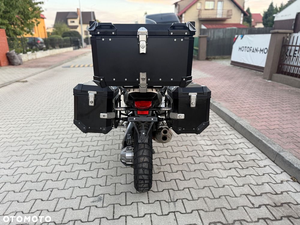 Honda VFR - 13