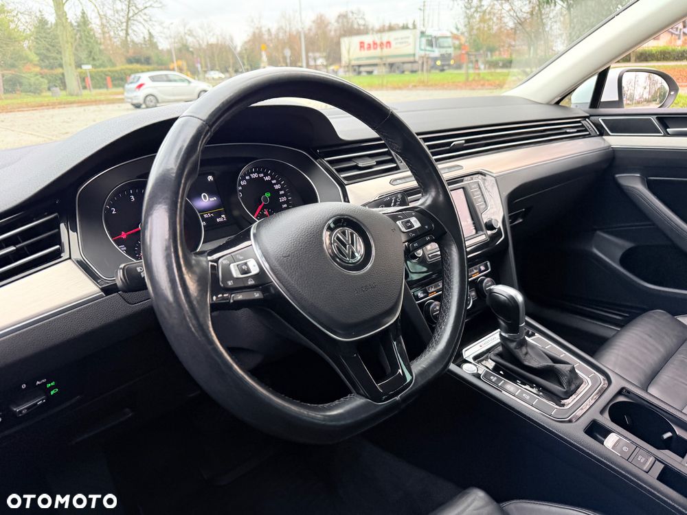 Volkswagen Passat Variant 2.0 TDI SCR 4Motion DSG Highline - 11