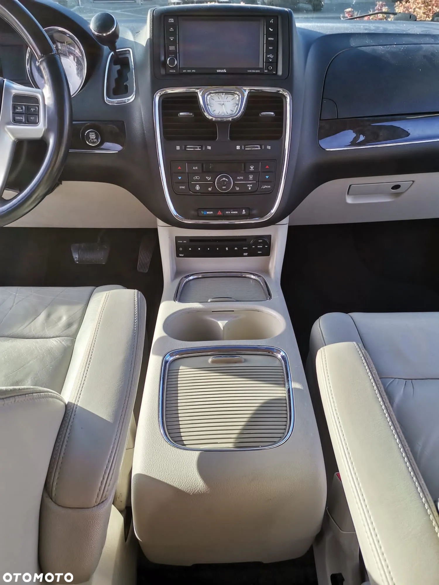 Chrysler Town & Country 3.6 Limited - 23