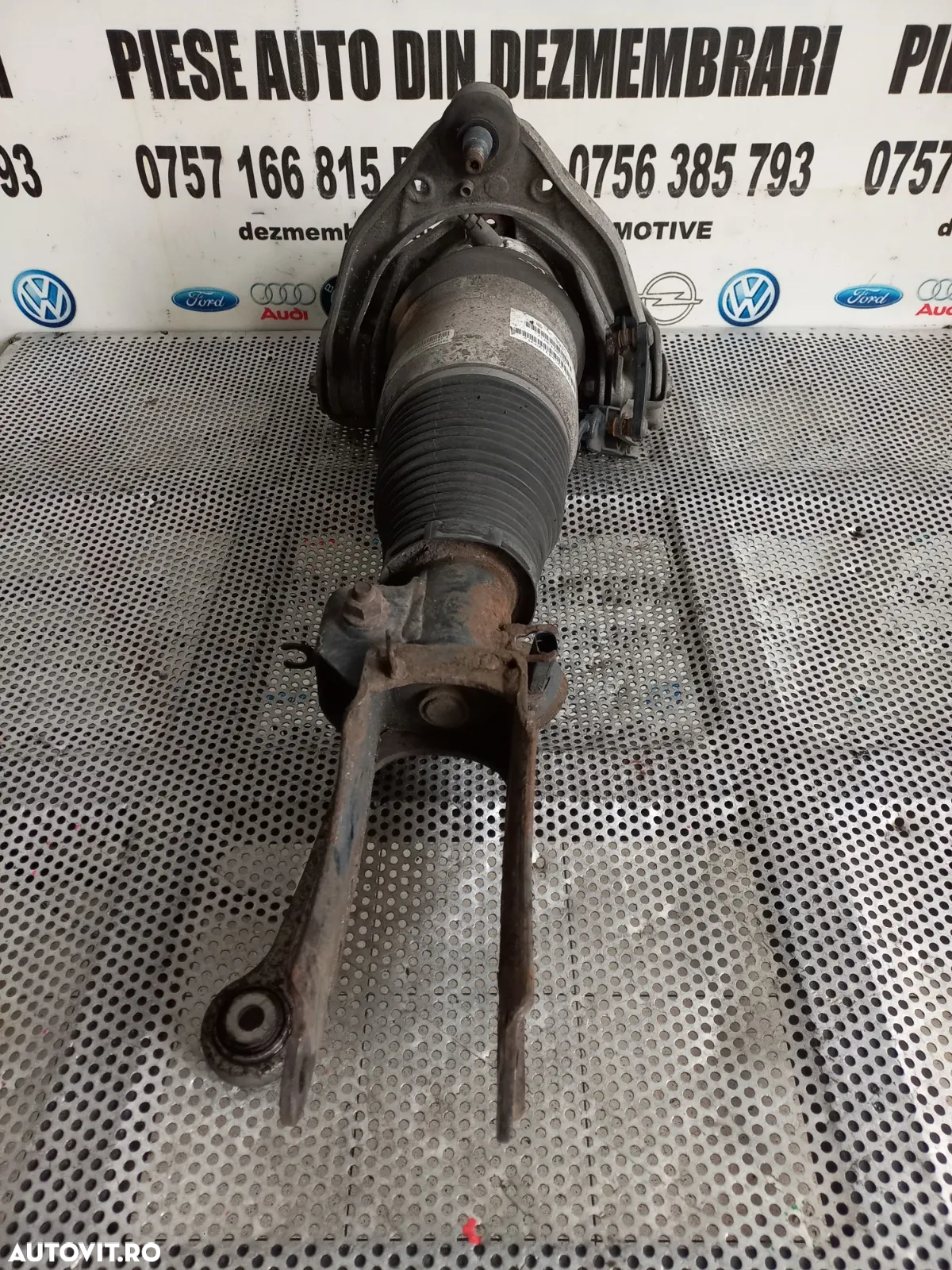 Perna Aer Amortizor Pneumatic Stanga Fata Audi Q7 4L Cod 7LB Testata  - Dezmembrari Arad - 6