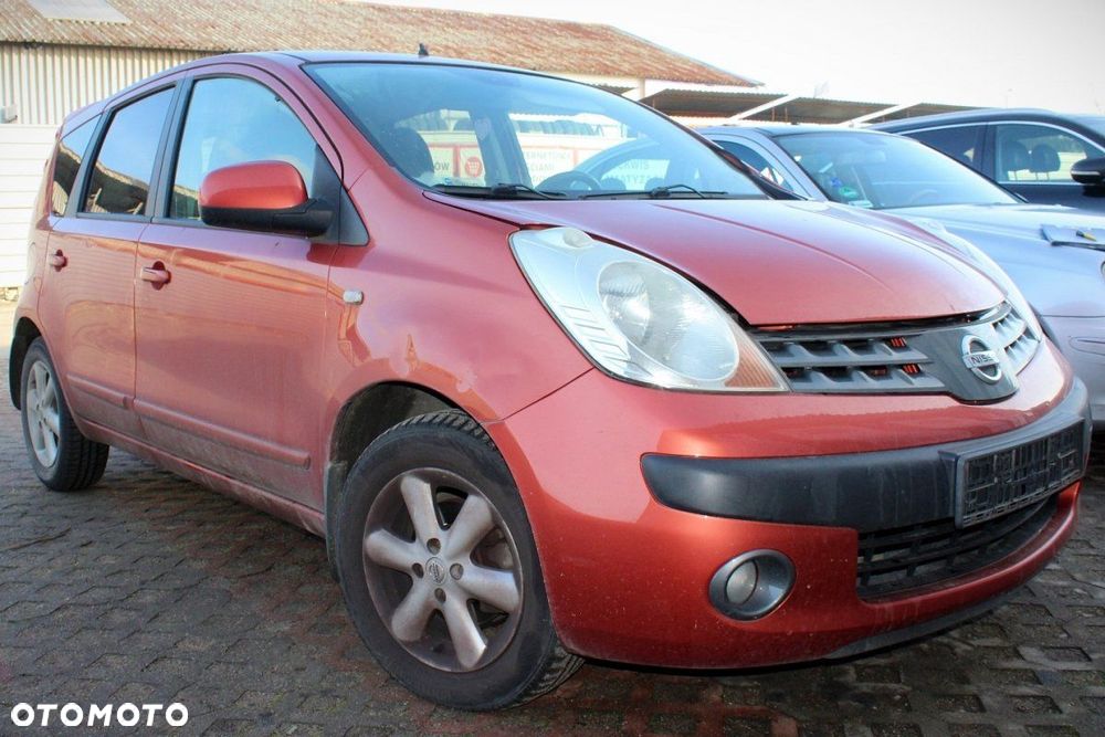 Nissan Note E11 2006 1.6i HR16 HB5D (MASKA, ZDERZAK, LAMPA, BŁOTNIK, DRZWI, SZYBA, FOTEL) - 2