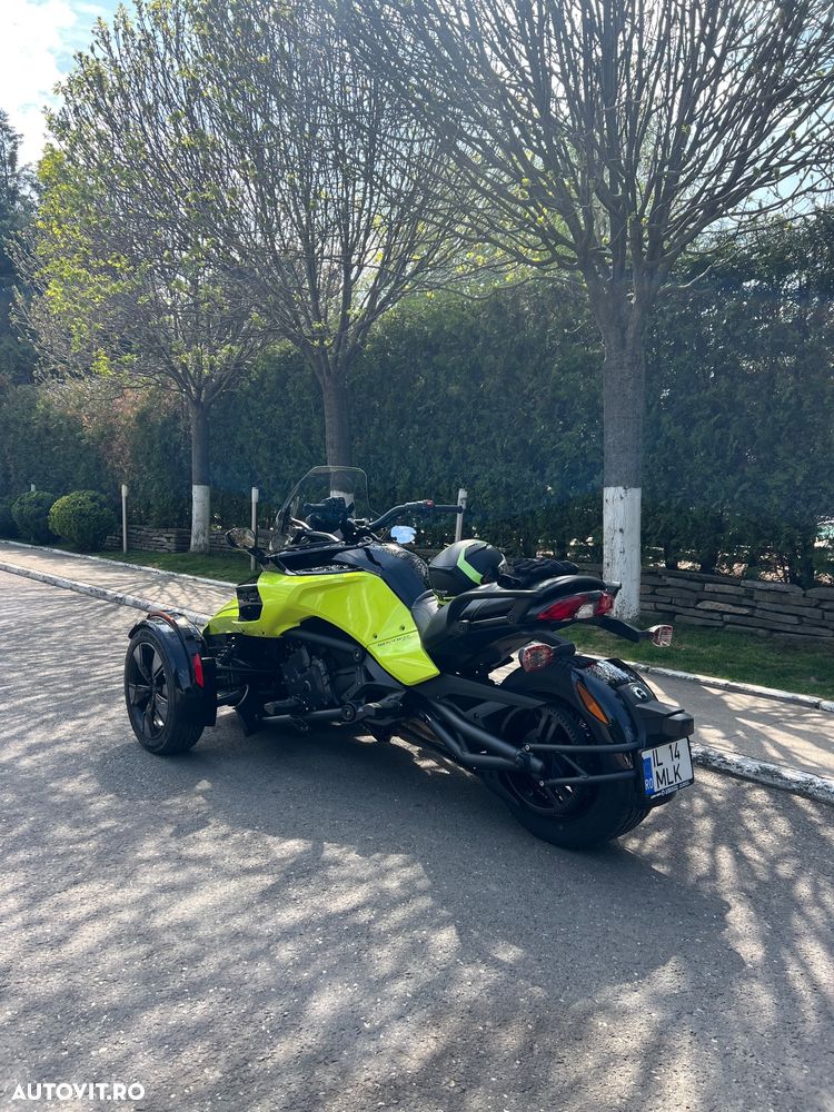Can-Am Spyder - 4