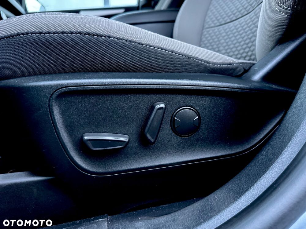 Ford Kuga - 37