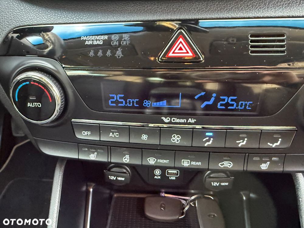 Hyundai Tucson 1.7 CRDI BlueDrive TourdePologne 2WD - 12