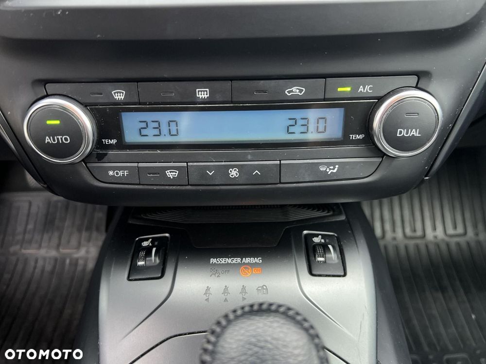 Toyota Avensis 1.8 Premium MS - 27