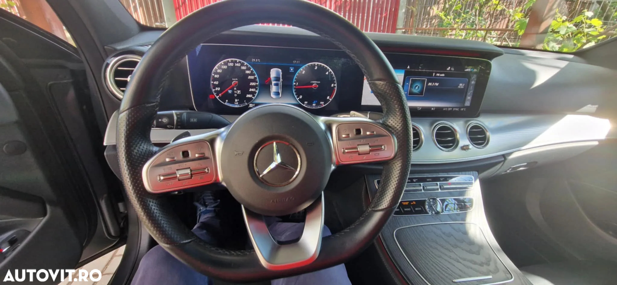 Mercedes-Benz E 220 d 4Matic 9G-TRONIC Sportstyle Edition - 13