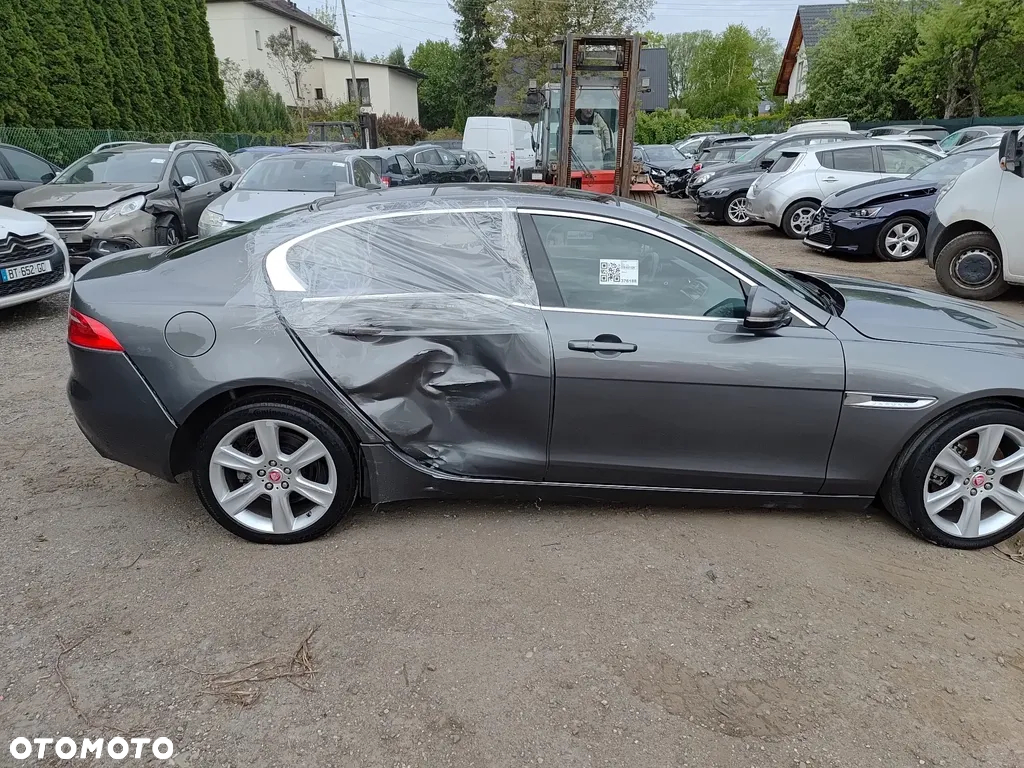Jaguar XE 20d Prestige - 17