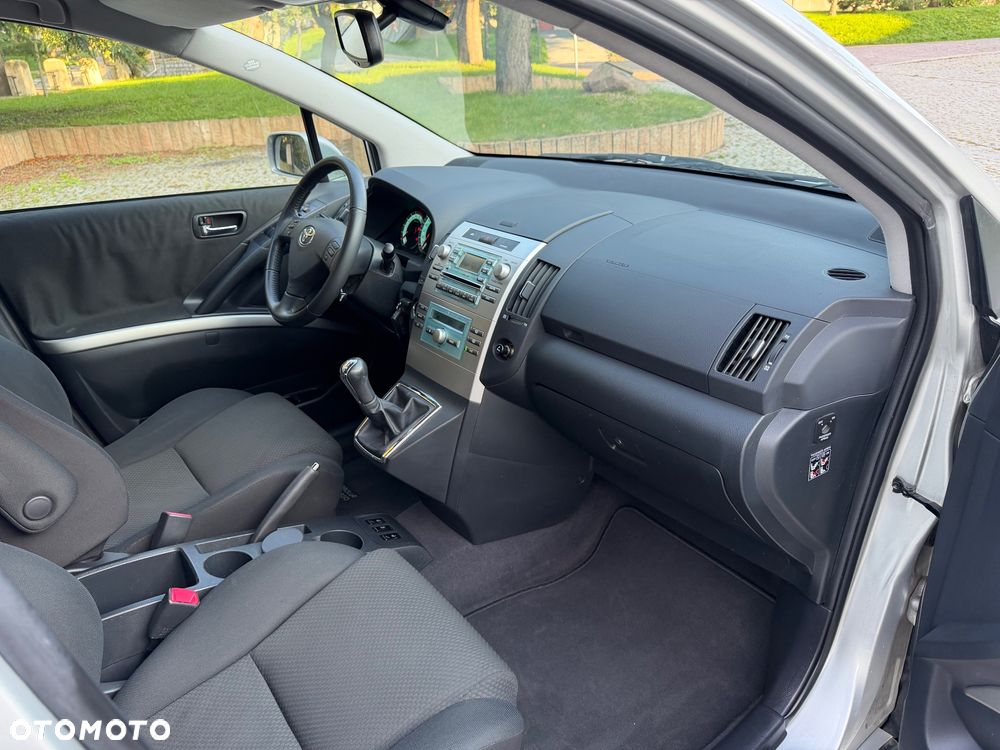 Toyota Corolla Verso 1.8 Sol 7os - 9