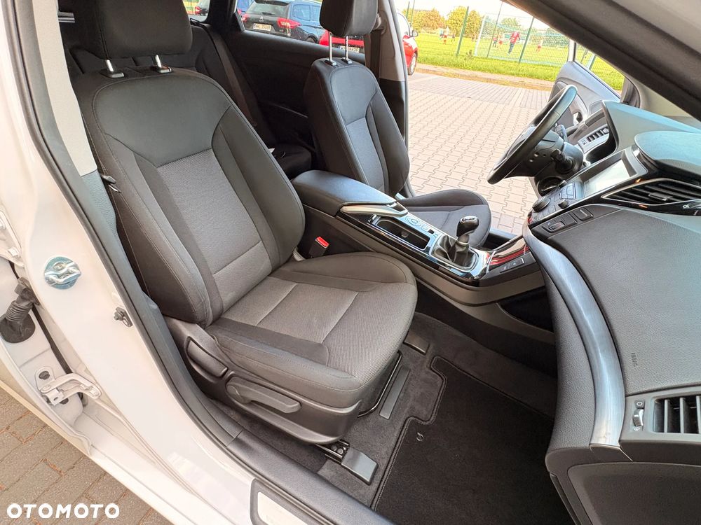 Hyundai i40 1.6 GDI Comfort + - 24