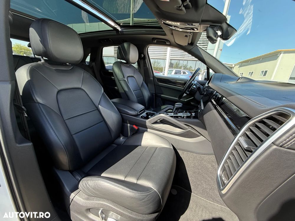 Porsche Cayenne - 8