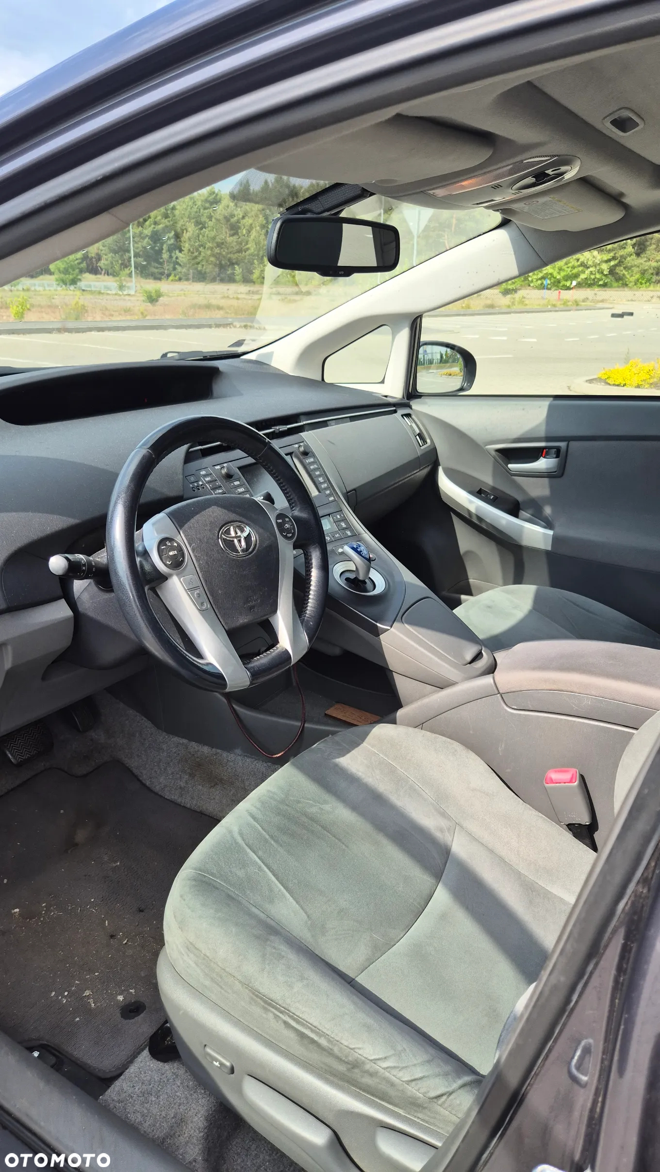 Toyota Prius (Hybrid) Executive - 13