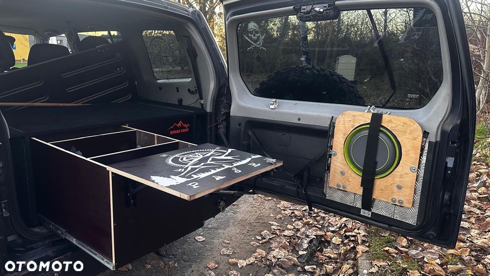 Mitsubishi Pajero - 18