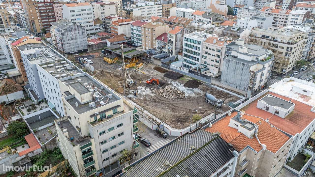 Apartamento NOVO T1 com Terraço ( Condomínio Privado) - Grande imagem: 3/12
