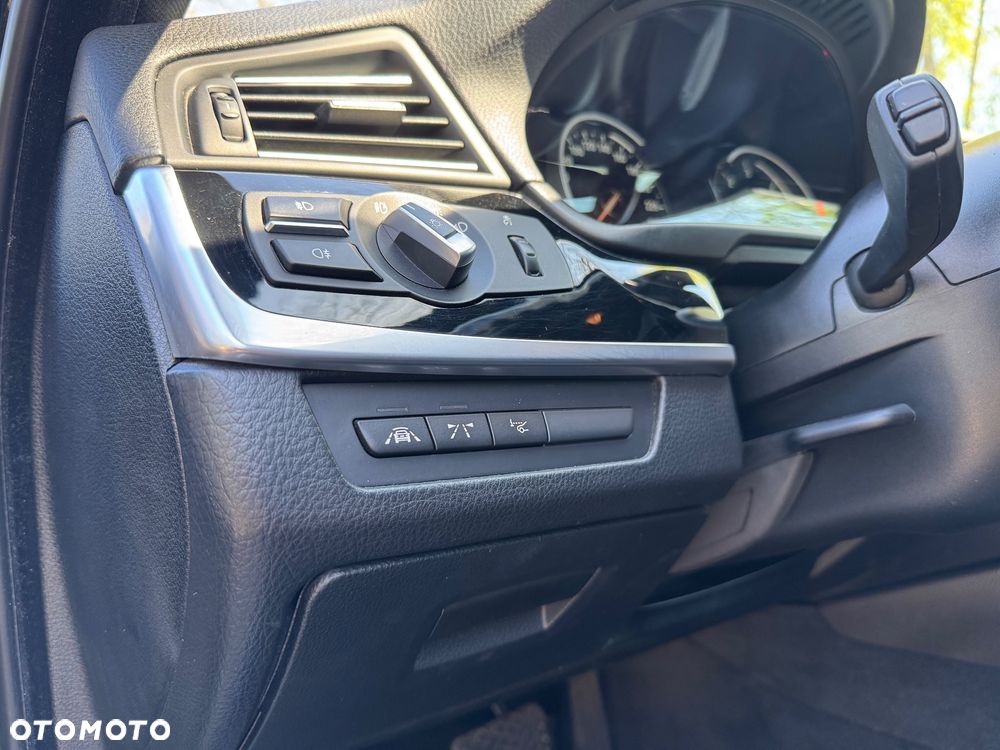 BMW Seria 5 520d xDrive - 15