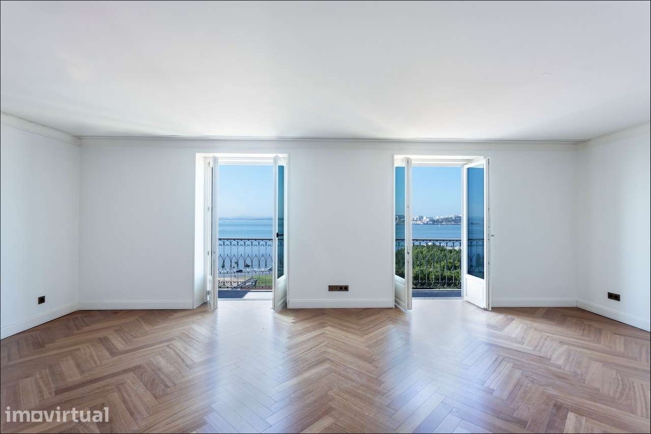 Apartamento T3 Duplex no Chiado | Onde o Tejo entra pela sala - Grande imagem: 2/43