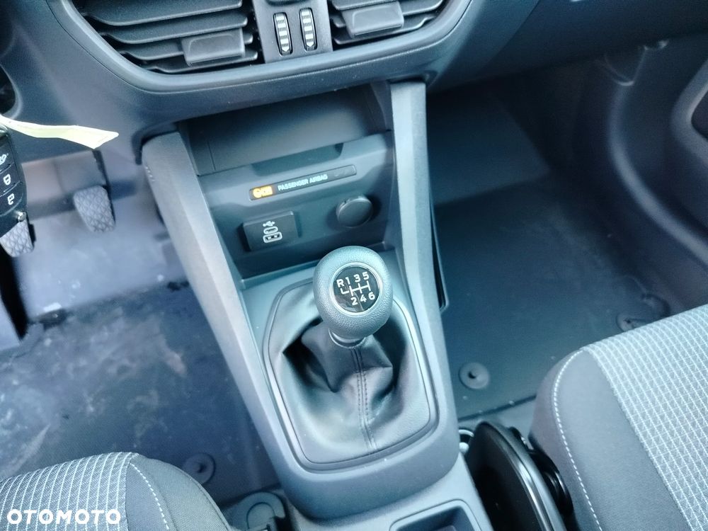 Ford Transit Courier - 16