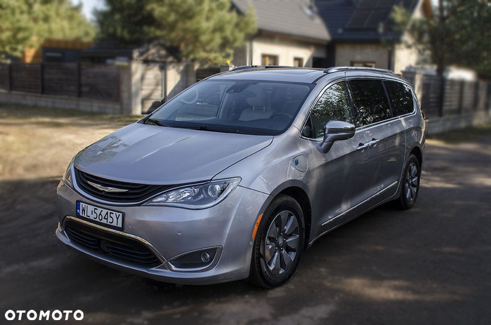 Chrysler Pacifica - 2